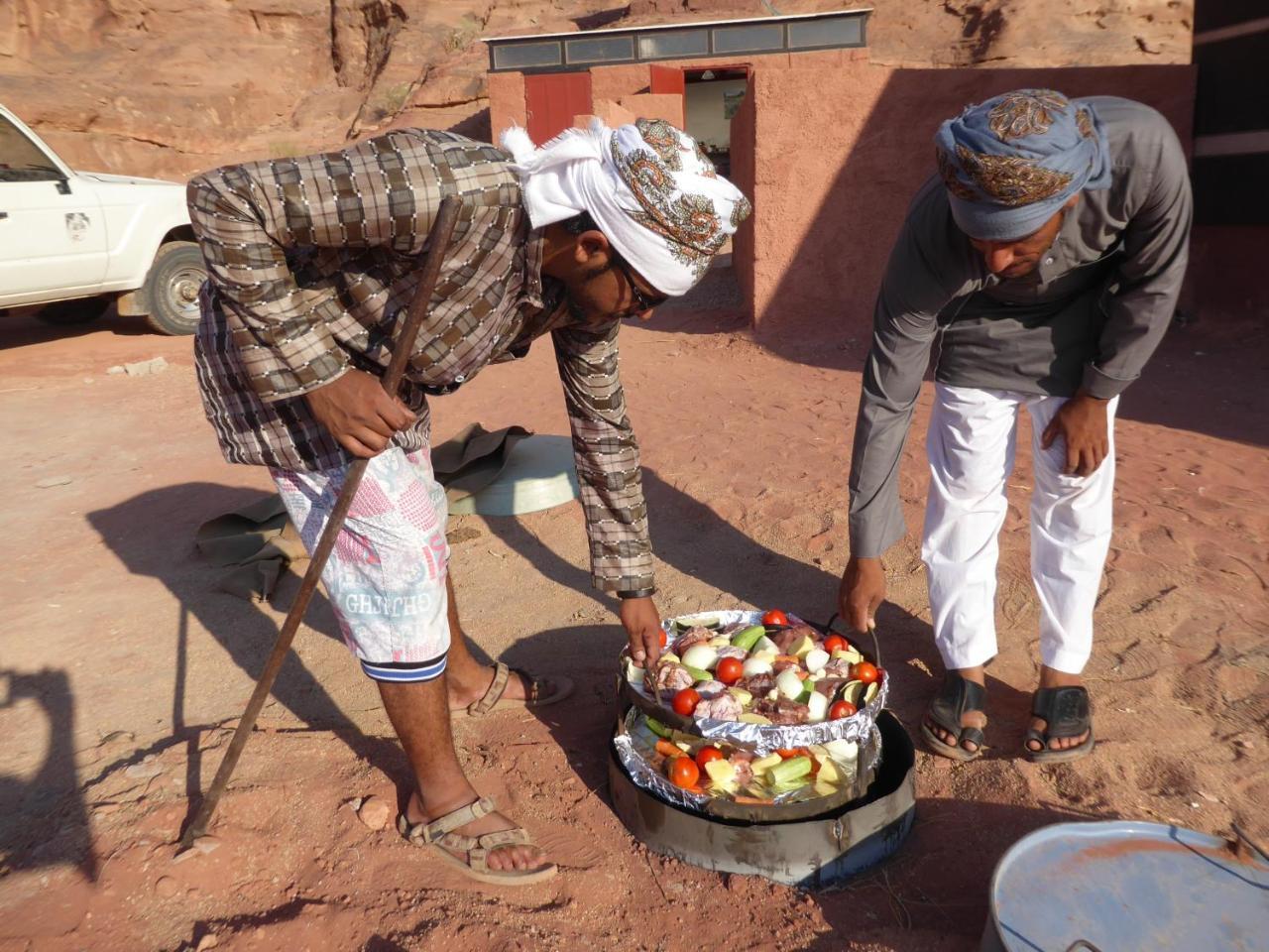 Hotel Real Bedouin Experience Tours & Camp Wadi Rum Zewnętrze zdjęcie